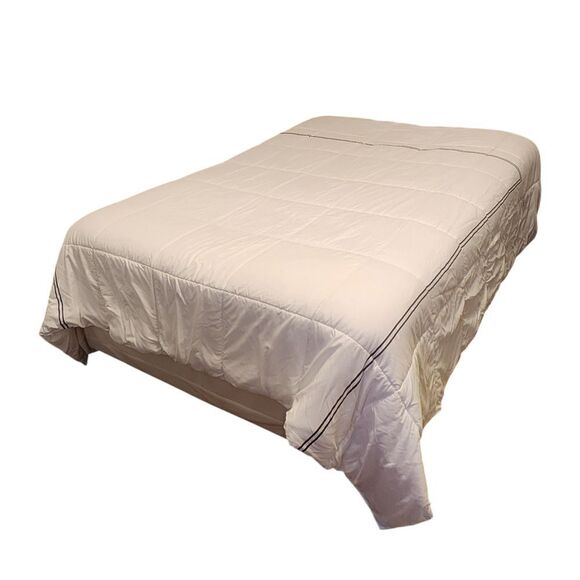 Queen/ Full Size Bedspread Color White/Black - Picture 1 of 3